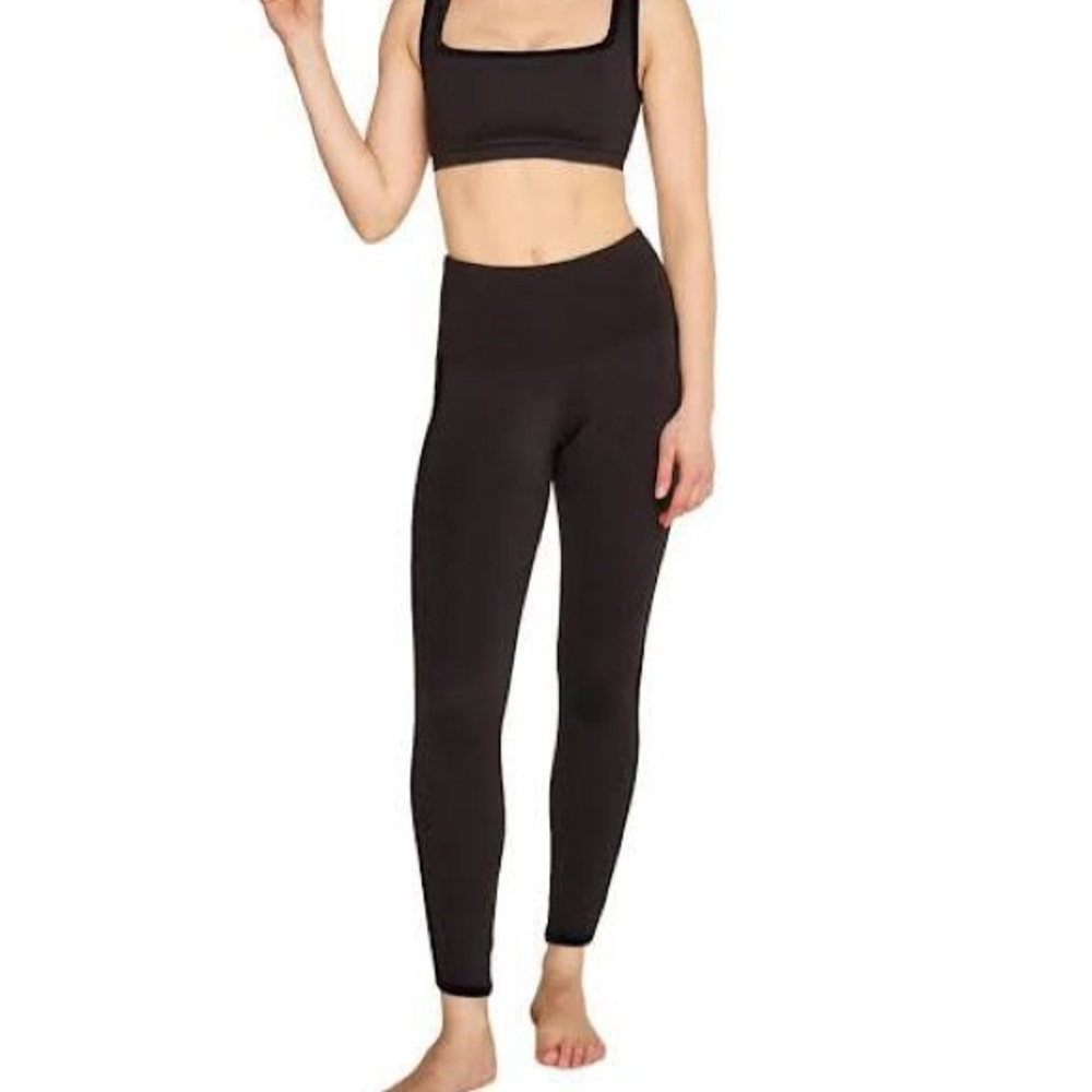 Strut This black/black velvet legging and bra set